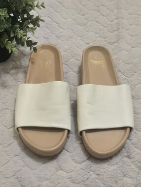 BEEK Eggshell Pelican Slide Platform Sandal, Size 8